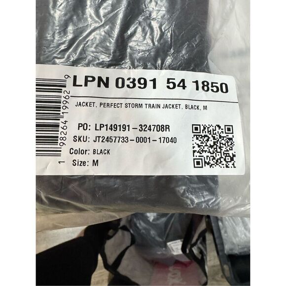 New Fabletics Perfect Storm Train Jacket - Picture 4 of 6